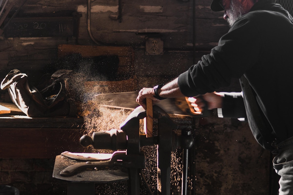 Werkplaats van Terlinden met houtbewerking